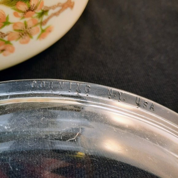 Cherry Blossom Pyrex Casserole Dish with Corningware Glass Lid - Picture 5 of 6
